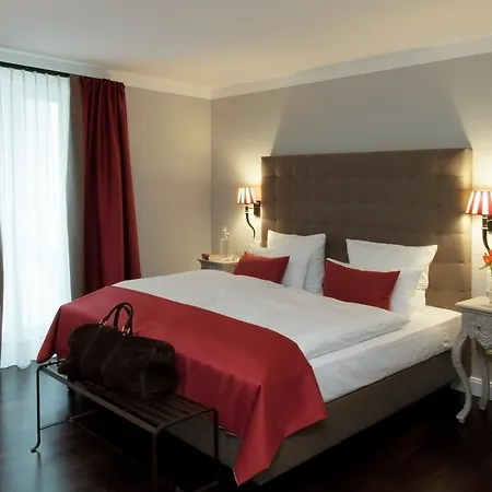 Hotel Im Hof 3*
